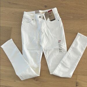 NWT Levi’s White jeans